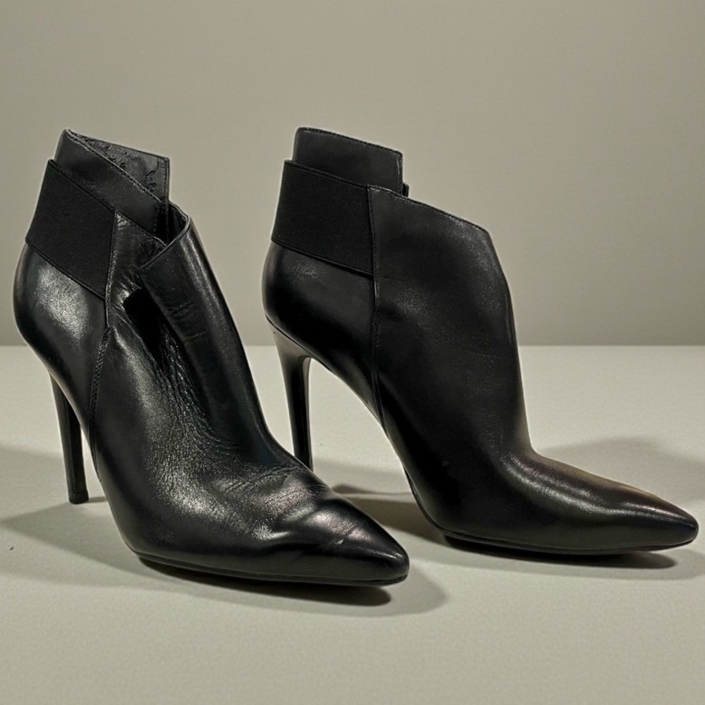 GUESS‎ ANKLE BOOTS, NWOB Black Leather Platform High Heels Booties 9